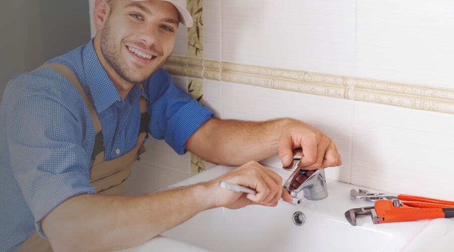 Professional clogged drains services in Freelandville, IN